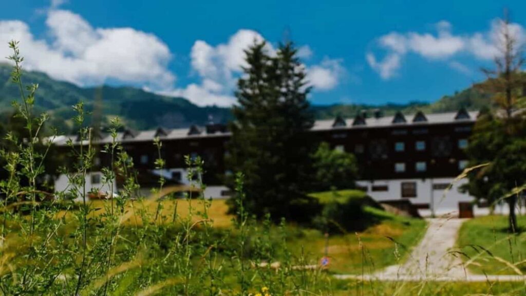 Hotel Enzo Moro di Sutrio in estate